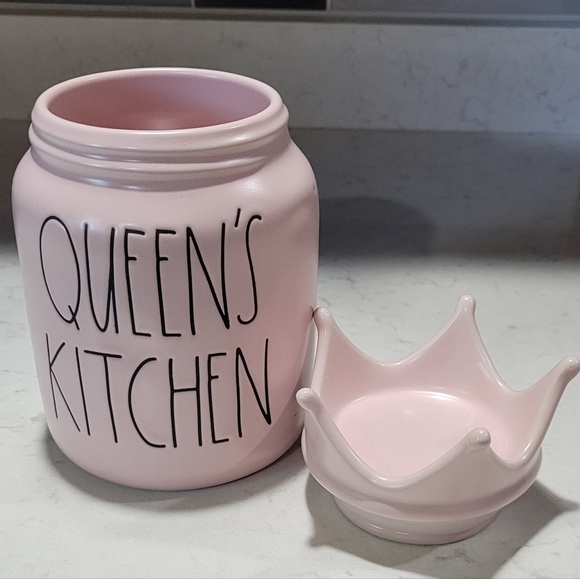 Rae Dunn QUEEN'S KITCHEN Matte Pink Canister With Crown Topper Lid - Picture 2 of 7